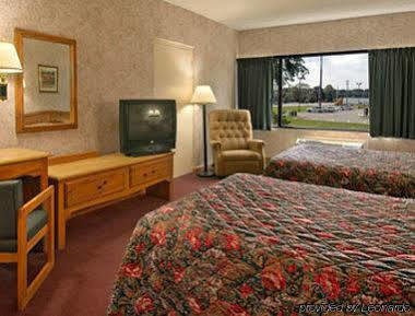 ซูเปอร์ 8 บาย วินด์แฮม แอชแลนด์ Hotel ภายนอก รูปภาพ